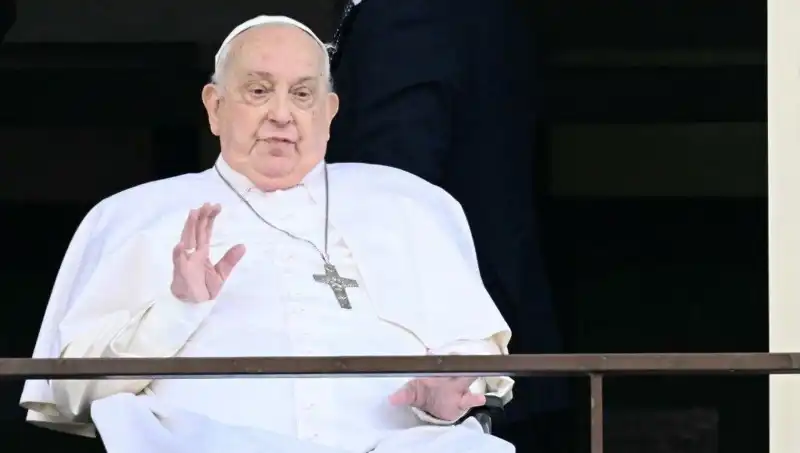 Papa Francis 5 Haftalık Aradan Sonra Hastanede Görüntülendi: Sağlık Durumu Nasıldı?