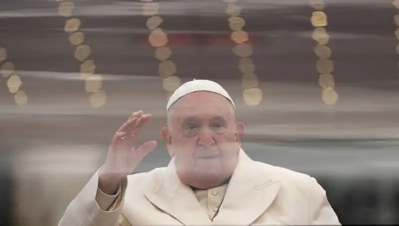 Papa Francis'ten Hastaneden Güçlü Mesaj: "Buradan Size Eşlik Ediyorum"