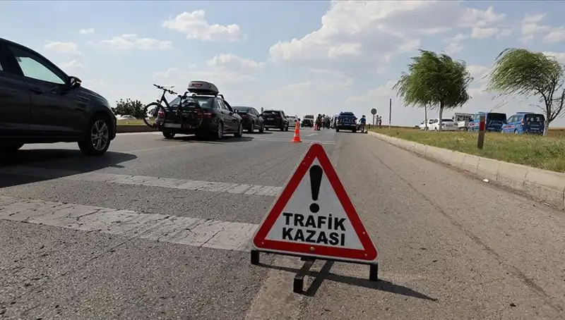 Adana’da Feci Trafik Kazası: Kamyon ve Otomobil Çarpıştı, 1 Ölü 1 Yaralı