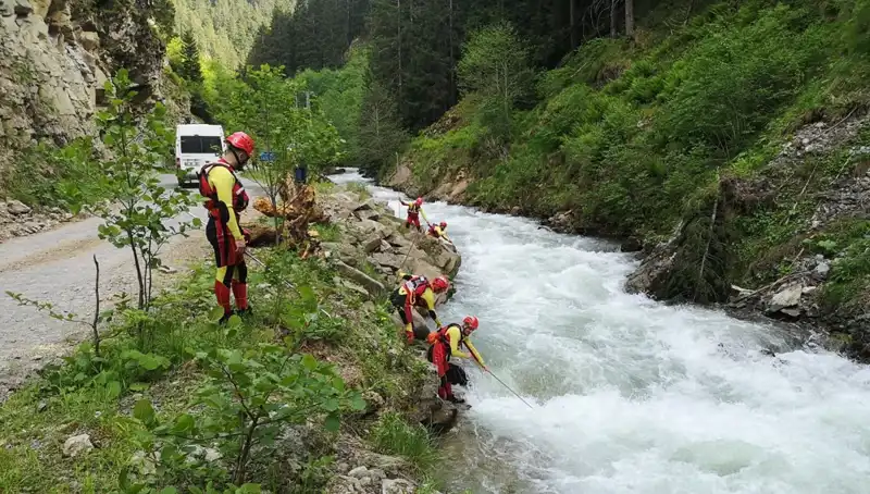 Trabzon'da Dereye Düşen Çocuğun Kaybolması: Aile ve Yetkililer Neler Yapıyor?
