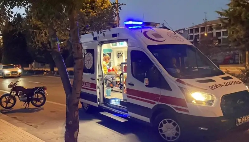 Korkunç Kaza: Otomobil Motosikleti 70 Metre Sürükledi, Sürücü Kayıplara Karıştı