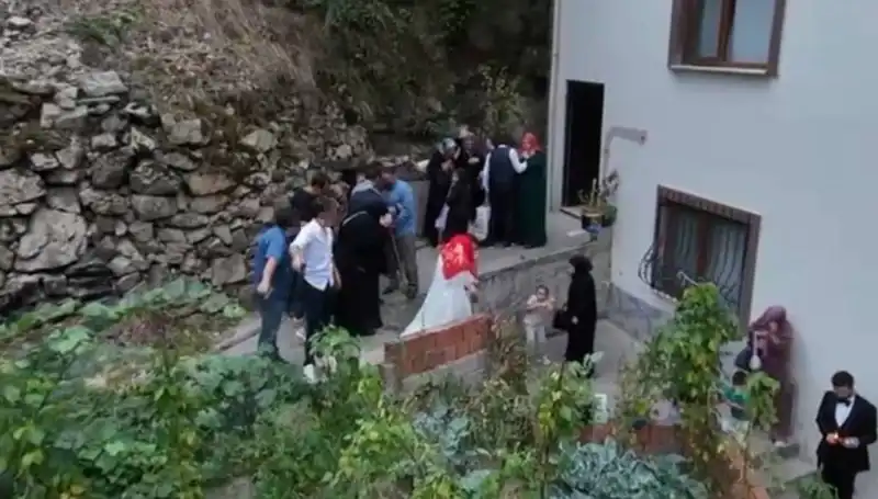 Düğün Konvoyunda Kanlı Olay: Kurşunlar 10 Saniyede Hızla Çuvaldız Olur