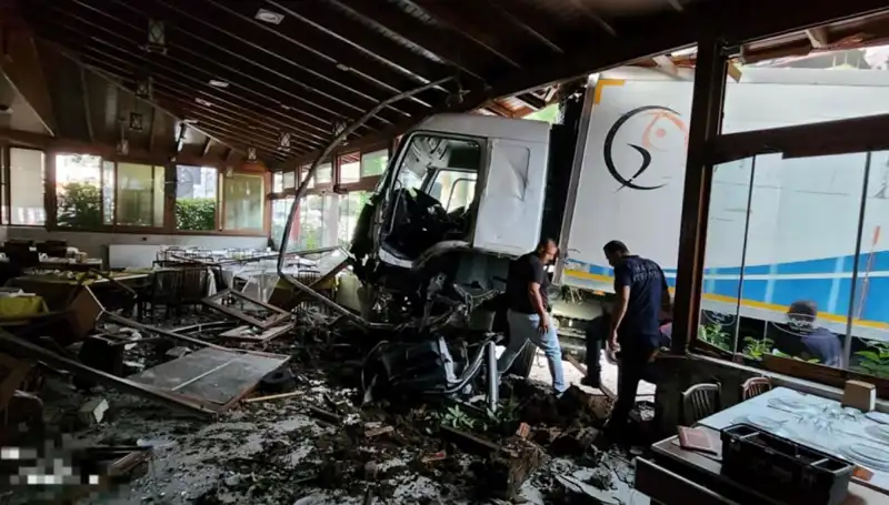 Freni Boşalan Kamyon, Restorana Giriş Yaptı: Şoke Eden Anlar