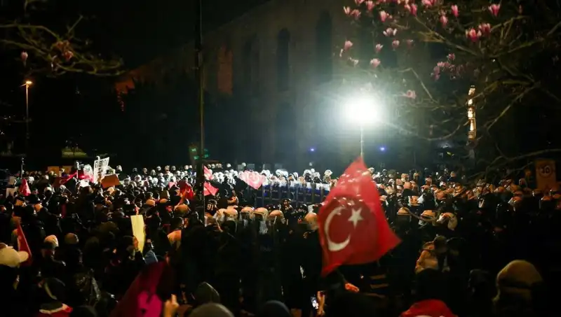 Gazetecilerin Tutuklanması: Gösterilerde Yeni Bir Dönüm Noktası