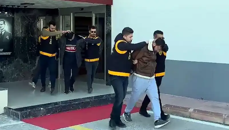İstanbul'da Gaspa Kalkışan İki Şüpheli Tutuklandı: 2 Milyon Lira İstendi!