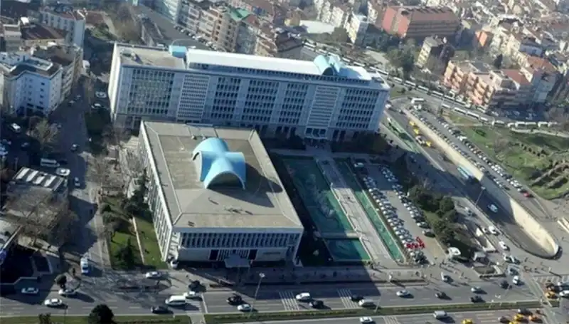 İBB Soruşturmasında Gizli WhatsApp Grubu Mesajları İnceleniyor