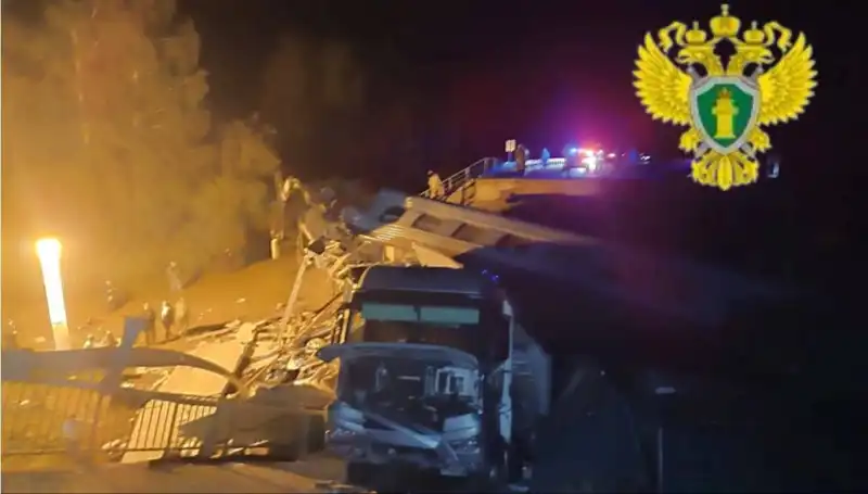 Rusya'da Tren Üzerine Çöken Köprüde Şok Gelişmeler: Ölü ve Yaralılar!