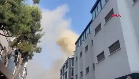 İstanbul'daki 4 Katlı İş Merkezinde Yangın: Alevlere Müdahale Devam Ediyor