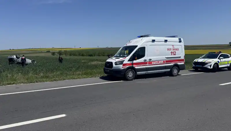 Edirne'de Kontrolden Çıkan Araç Devrildi: Sürücü ve Eşi Yaralandı