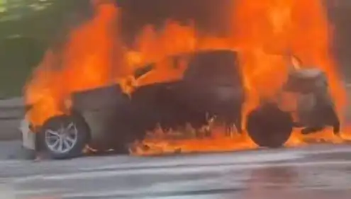 15 Temmuz Şehitler Köprüsü'nde Araç Yangını: Trafiği Olumsuz Etkileyen Olay!