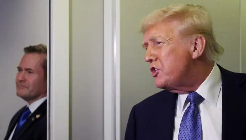 Trump'ın Görevden Almaları: Planların Sızdırılması ve Mike Waltz'un Durumu