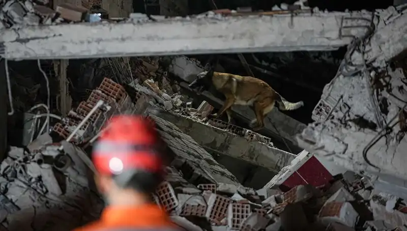 Sındırgı'da Deprem Sonrası Artçı Sarsıntılar 100'ü Geçti, Halk Tedirgin
