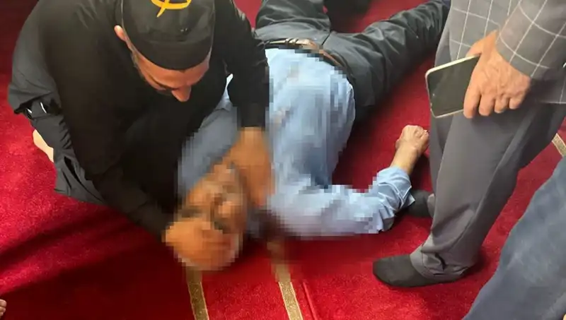 Camide Namaz Kılarken Bıçaklanan Şahıs, Toplumda Şok Etkisi Yarattı