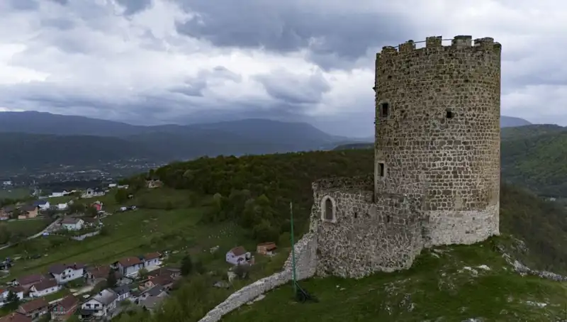 Sokolac Kalesi: Bosna Hersek'in Tarihinde Zamana Direnen Bir Mücevher