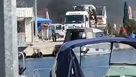 Tuzla Balıkçı Barınağında Korkutan Lastik Yangını: Neler Yaşandı?