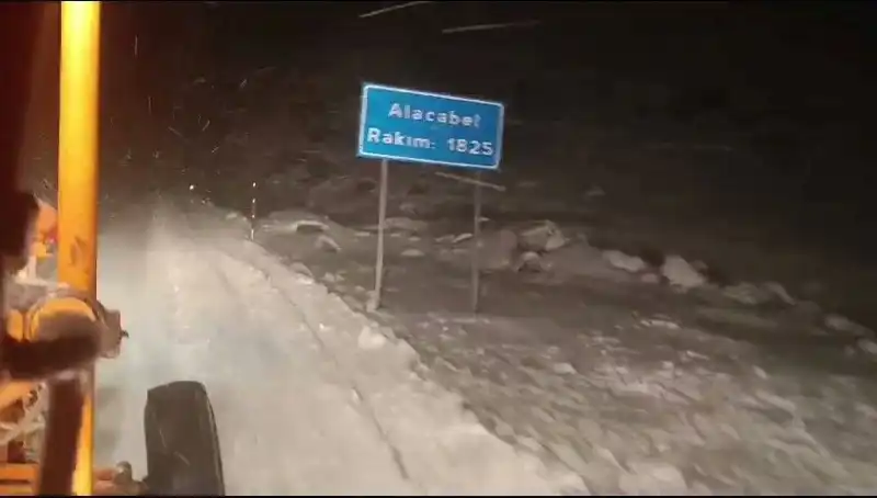 Antalya’da Nisan ayında beklenmedik kar yağışı herkesin dikkatini çekti!