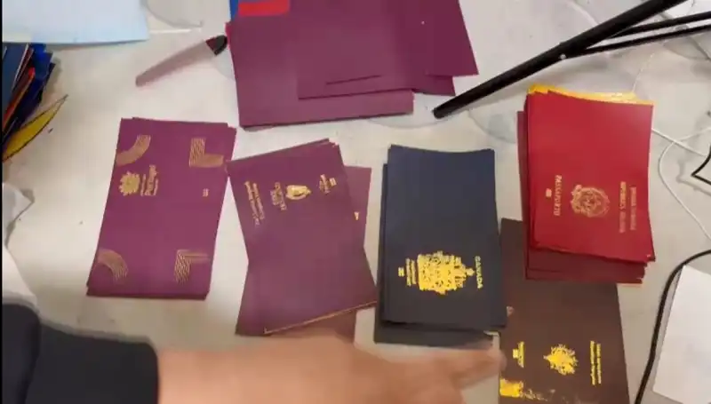 Güvenlik Güçleri, Sahte Kimlik Üreticilerine Büyük Darbe Vurdu