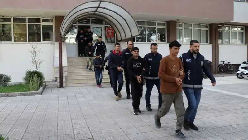 Düzensiz Göçmen Operasyonları: İki İlde 21 Yakalama