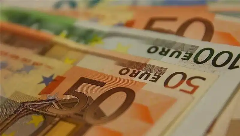 Euro, Tüm Zamanların Zirvesinden Gerileyerek Yatırımcıları Endişelendirdi