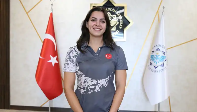 Altın Madalya Kazanan Esra: Hedefi Dünya Şampiyonluğu!