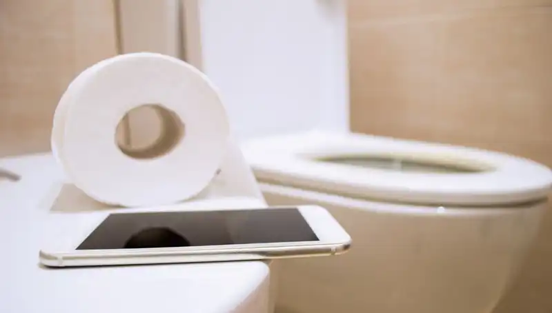 Tuvalette Akıllı Telefon Kullanımı Hemoroid Riskini Artırıyor Mu?