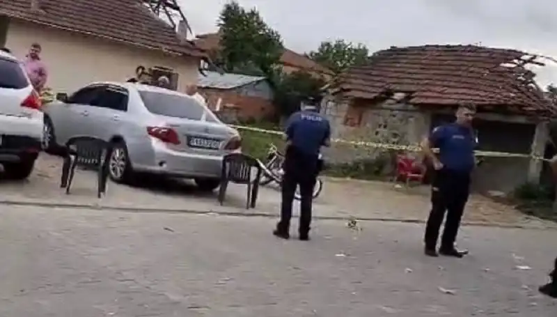İzmir'de Kan Donduran Cinayet: Tuvaletten Kaçarken Yakalandı!
