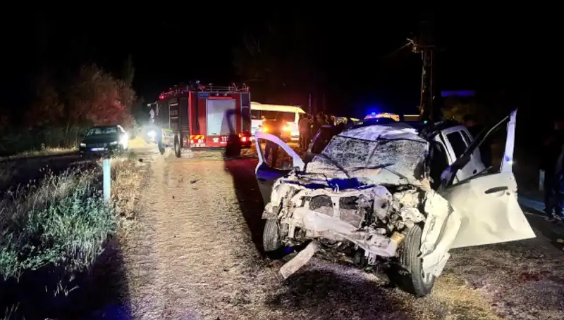 Çiftlik Yolu Kazasında Ciple Traktör Çarpıştı: 5 Yaralı