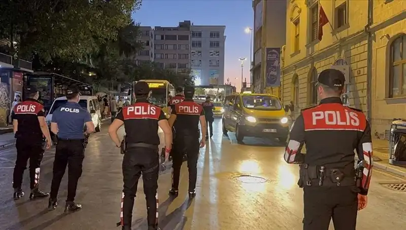 İstanbul’da 4 Saat İçinde Yüzlerce Gözaltı: Asayişin Sıkı Denetimi