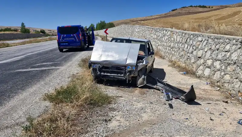 Kontrolden Çıkan Otomobilin Duvara Çarpması: Artan Kazalar Üzerine Dikkat Çekiyor