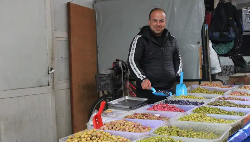 Pazarın Renkli Tezgahı: 30 Çeşit ile 7 Ay Su İçinde Bekleyen Lezzetler