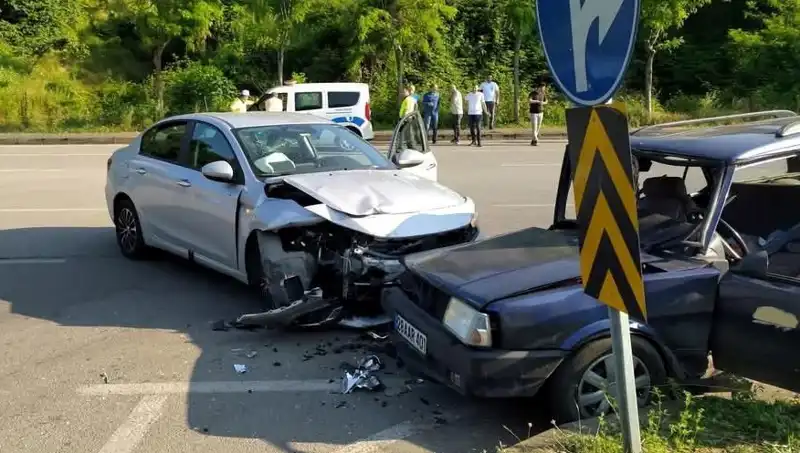 Görele'de Feci Kaza: Sürücü Araç Camından Fırlayarak Hayatını Kaybetti