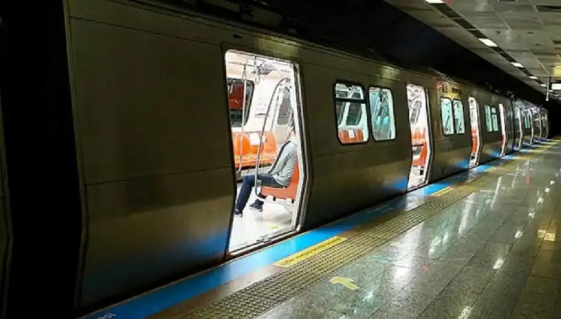 İstanbul Metrosunda Sıra Dışı Kapatmalar, Yolcular Ne Yapacak?