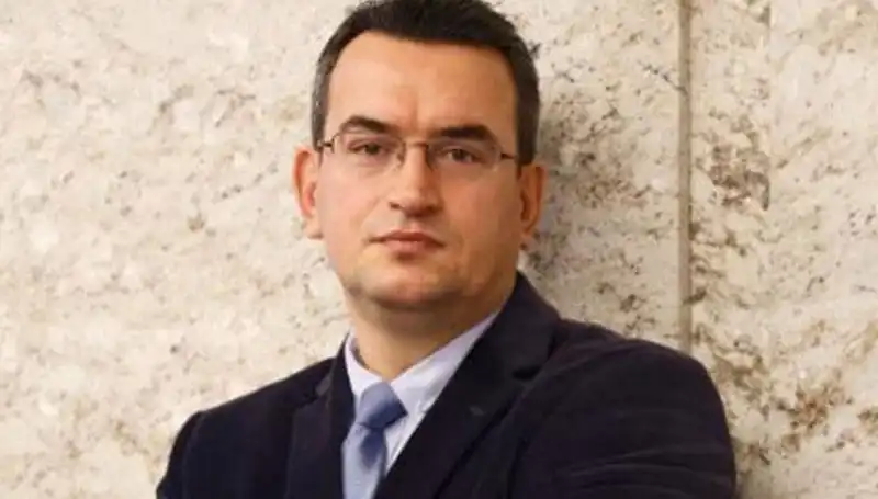 Metin Gürcan: DEVA Partisi'nin Kurucu Üyesi ve Siyasi Kariyeri Hakkında Bilinmeyenler