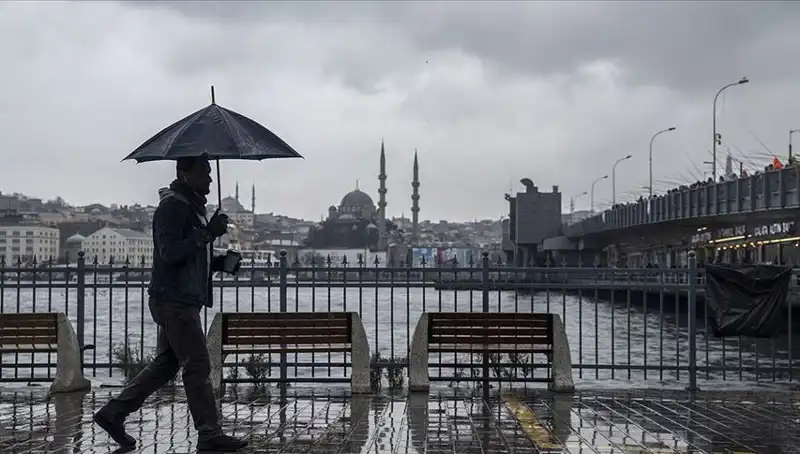 Kış Geri Döndü: İstanbul'da Bugün Yağmur, Yarın Karlı Hava Bekleniyor
