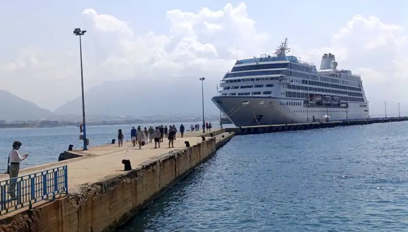 ABD'li Turistlerin Alanya Kruvaziyer Yolculuğu: Tatil Cenneti Keşfedildi