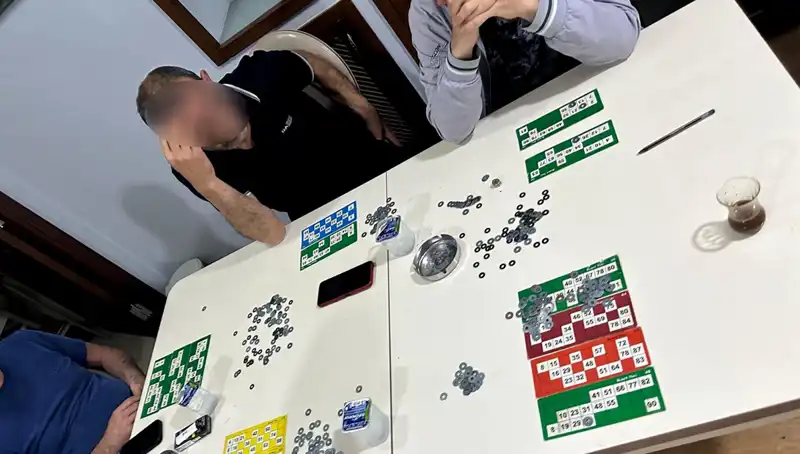 TikTok Canlı Yayınında Şok İddia: 22 Kişi Polis Baskınıyla Suçüstü Yakalandı!
