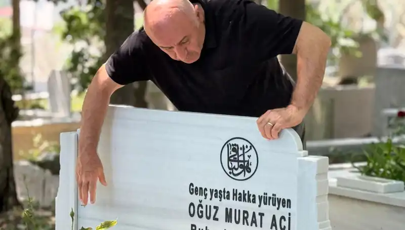 Aci Ailesinin Hüzünlü Babalar Günü: Kaybettiğimiz Ebeveynlere Duyulan Özlem