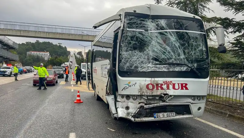 Uşak'ta İşçi Servislerinin Çarpışması: Yaralı Sayısı Giderek Artıyor!
