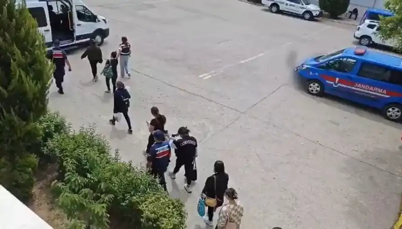Taylandlı Kadınların Güvencesiz Geleceği: Çalışma İzni Var Ama Fuhuş İçin