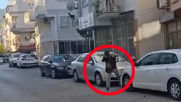 İzmir’de Yaşanan Saldırganla Çatışma Anları, Şehri Sarstı!