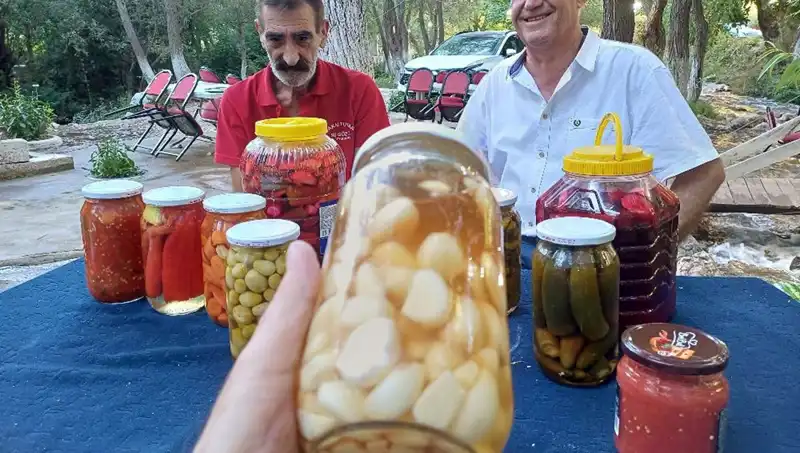 Araban Sarımsağı ile Yapılan Turşu: Şifa ve Lezzetin Buluşması