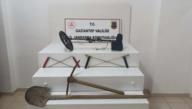 Definecilere Suçüstü: Kaçak Kazıda Gözaltına Alınan İki Şahıs İşin Peşinde