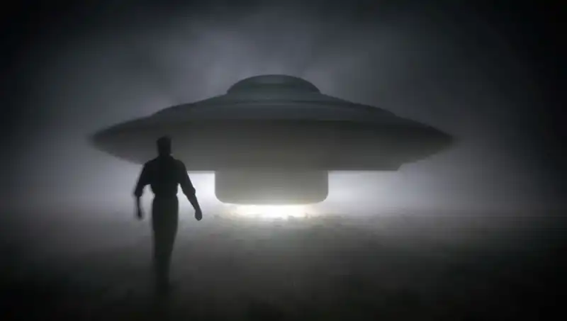 UFO Uzmanından Şok Edici Uyarı: Uzaylılar Masum İnsanları Hedef Alıyor!