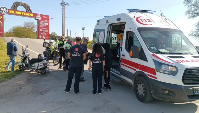 Edirne'de Motosiklet Kazası: Genç Sürücünün Hayatı Tehlikede