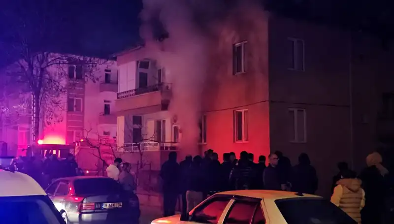 Çorum'da Apartman Yangını: 10 Kişi Dumandan Etkilendi ve Acil Önlemler Alındı