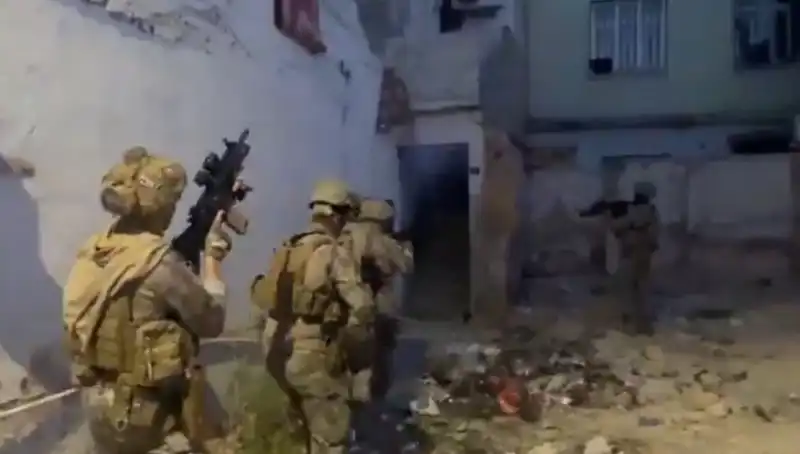 75 İlde Eş Zamanlı Uyuşturucu Operasyonu: Tarihi Yakalamalar Yapıldı