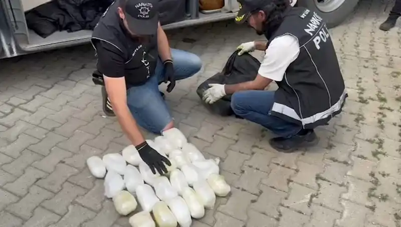 Yolcunun Valizinden Çıkan 13 Kilo Metamfetamin Olayı Radar Altında