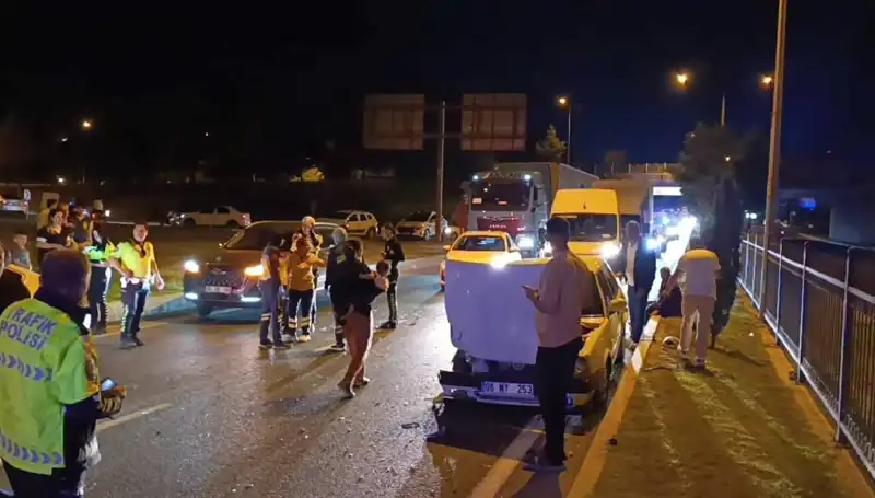 Otoyolda Meydana Gelen Geri Dönüş Kazası: İkisi Çocuk Dört Yaralı!