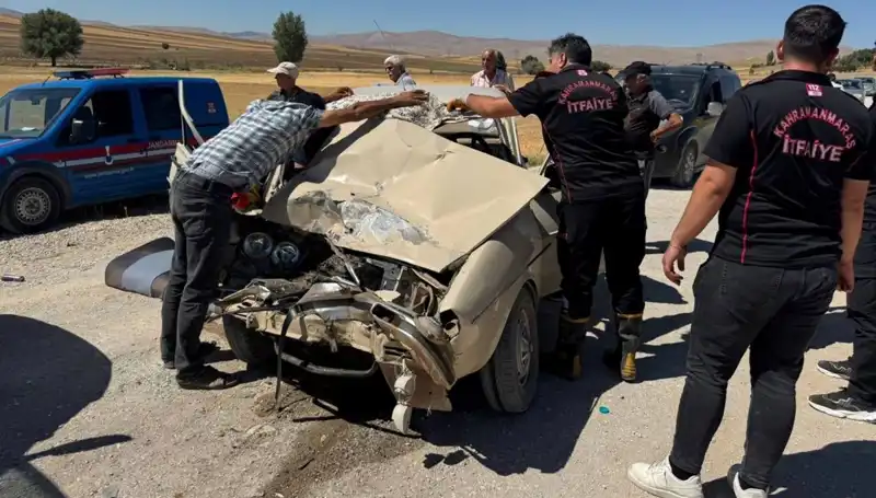 Kahramanmaraş'ta Trafik Kazası: Kamyonet ve Otomobil Çarpıştı, Yaralılar Var!