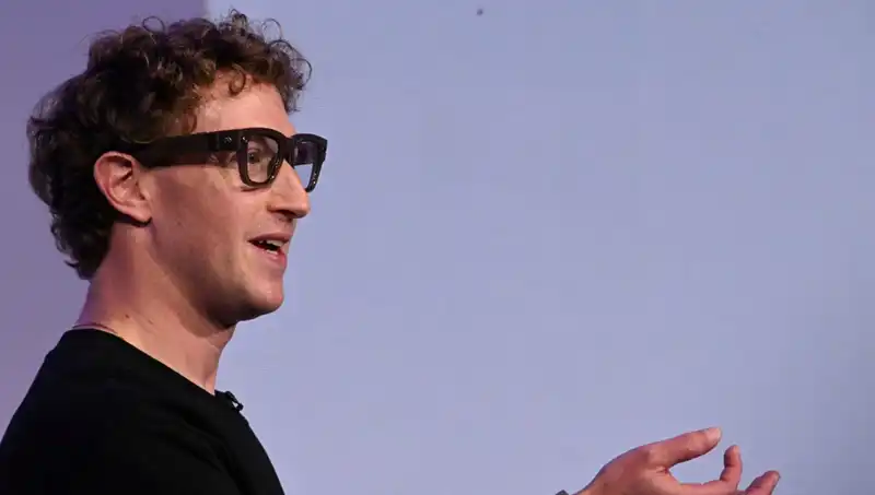 Yapay Zeka ile Güçlendirilmiş Yeni Gözlükler: Zuckerberg’ın Geleceği Şekillendiren Tanıtımı